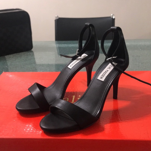 Steve Madden Shoes - New Steve Madden sonnett open toe strap heel 6m